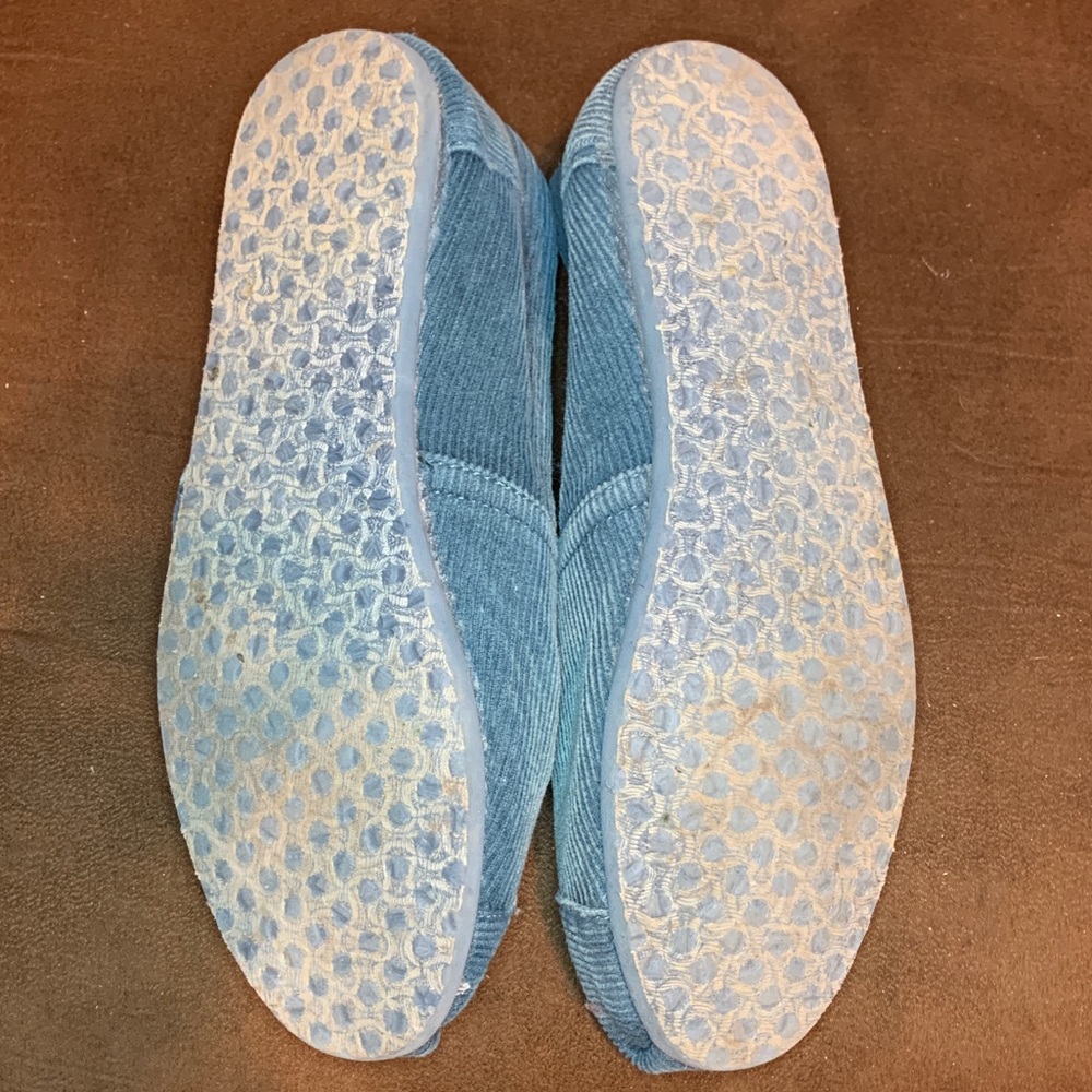Toms - Picture 2 of 3